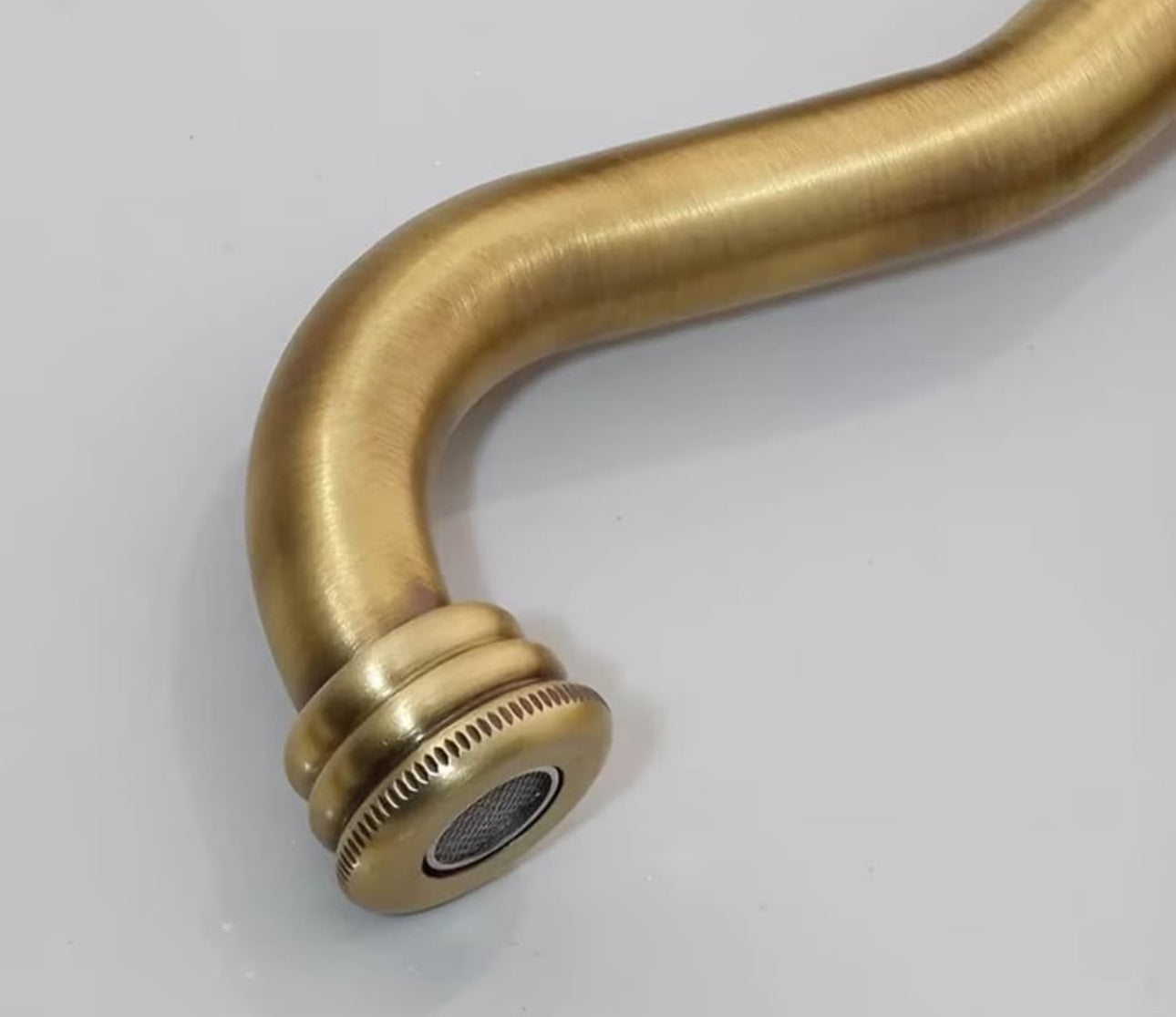 Vintage Antique Brass Bathroom Faucet – Luxury Classic Vanity Sink Mixer Tap | Elegant Retro Basin Faucet